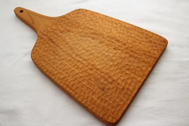 高塚和則さんのパン皿や花形コースターでぬくもりのあるコーディネート